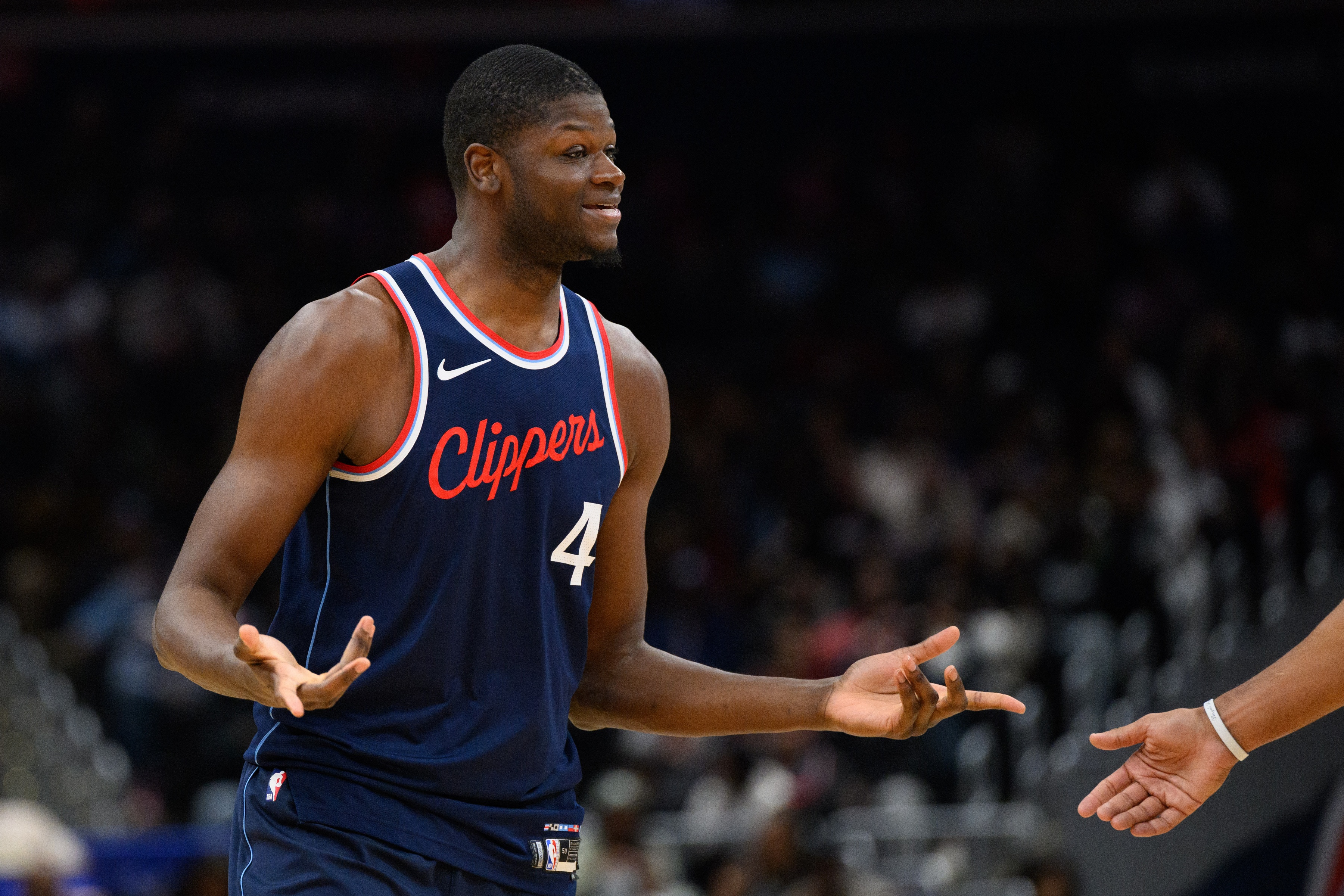 爱游戏新版官网-占比超过7成！CBA球队薪水300万+报价班巴 新季外援工资帽才425万