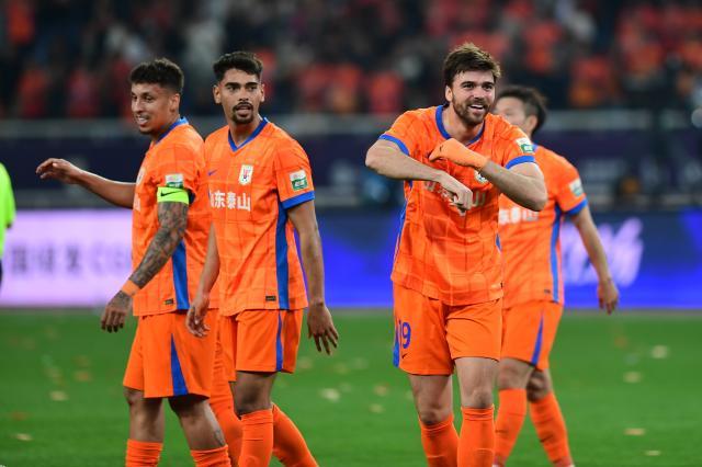 1744425924431090888.jpg (体育)(12)+足球——中超:山东泰山胜深圳新鹏城XxjpseC007276_20250411_PEPFN0A001.jpg