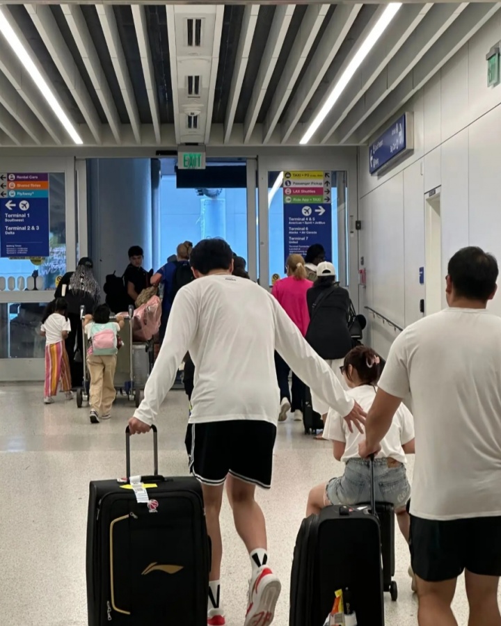 爱游戏升级体验-女友也在洛杉矶陪同！杨瀚森近期洛杉矶特训 网友偶遇杨和其女友