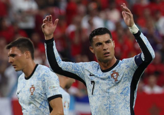 爱游戏新版官网-大赛小组赛首次不进球 本届欧洲杯C罗能进球吗？